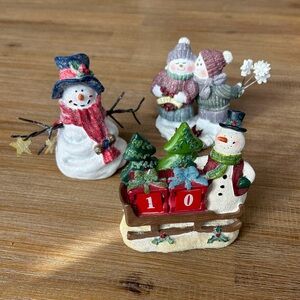 Festive Snowman Figurines with a Holiday Countdown